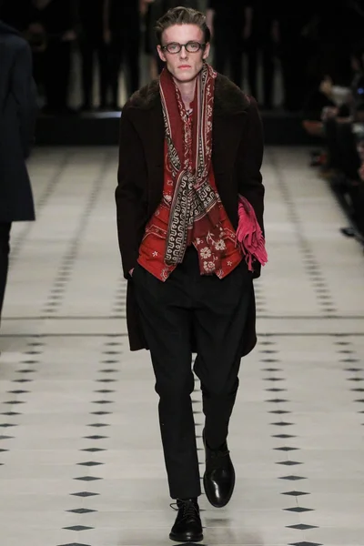 Look 10